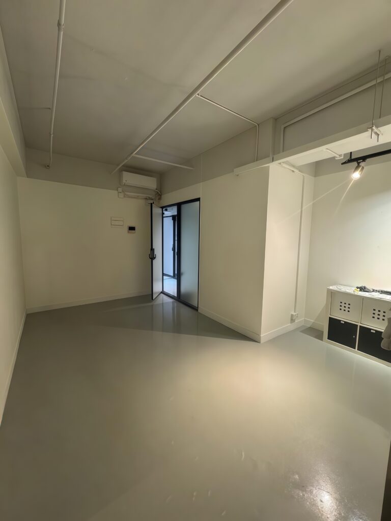 開聯工業中心12樓1302室